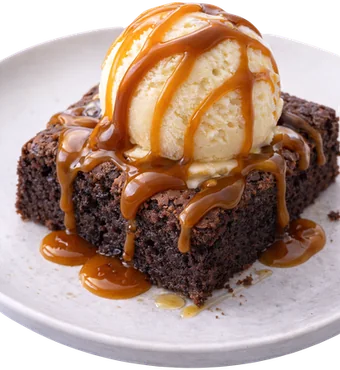 Brownie casero con helado y dulce de leche