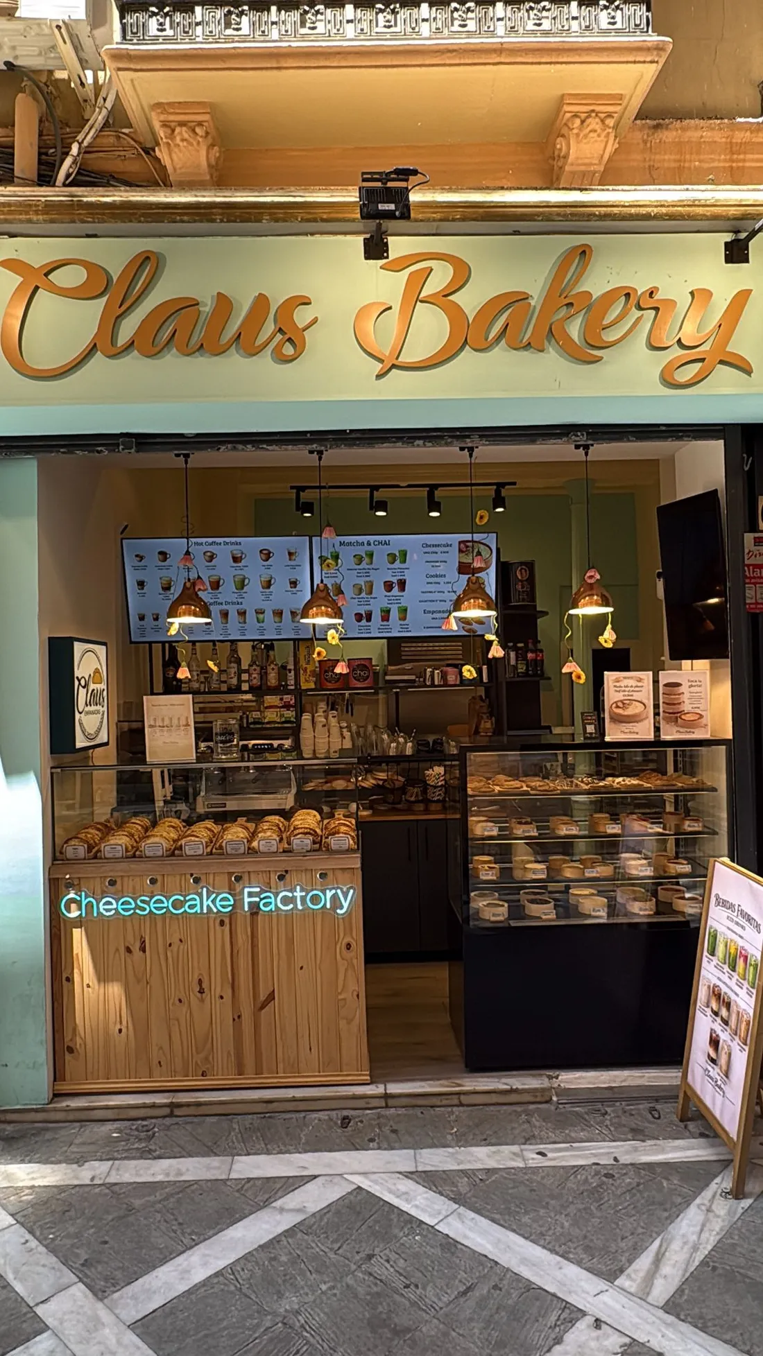 Interior de Claus Bakery en Calle Santos 6, Malaga - tartas de queso artesanales