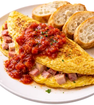 Omellete Clásico de Claus Bakery con jamón, queso fundido y salsa de tomate casero